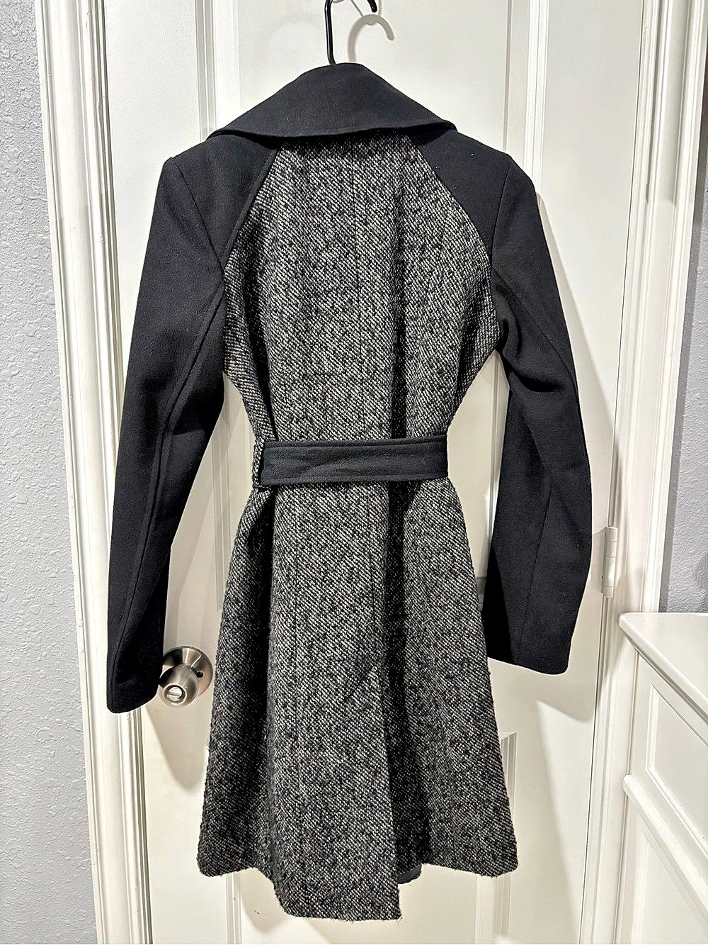 New York & Company Houndstooth Belted Trench Coat in Black & Gray Size XS